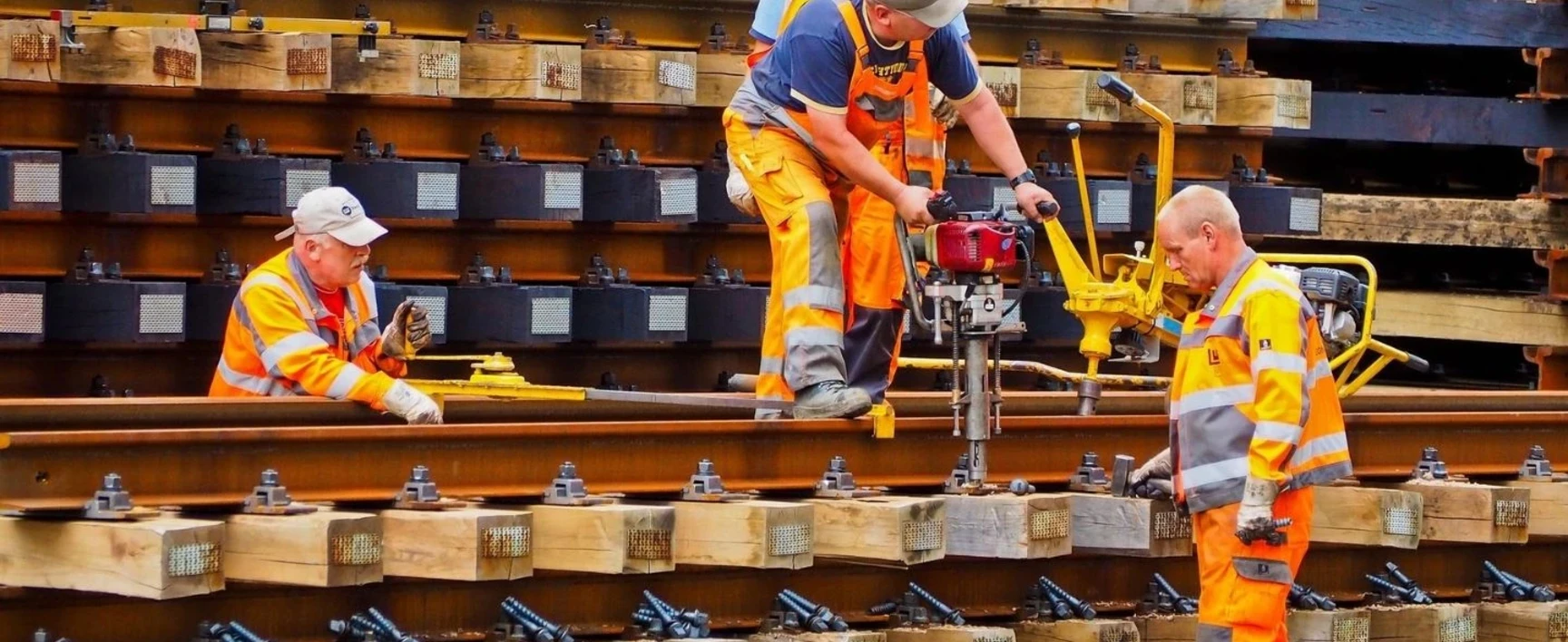 Managing Material Reuse and Waste at Rail Depots